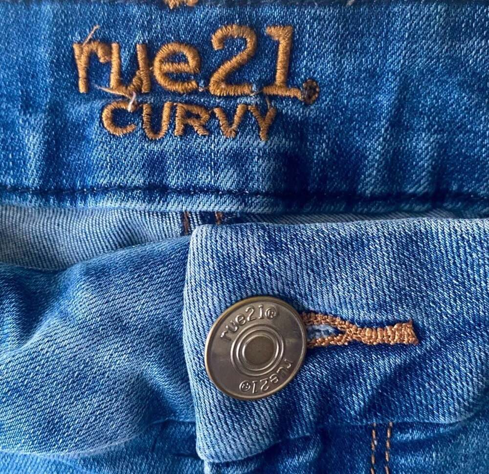 rue21 Curvy High-Rise Distressed Ankle Jegging Size 4
